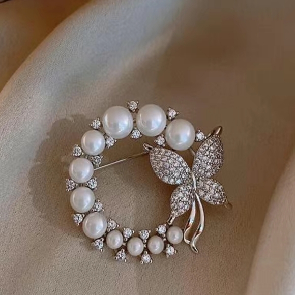 Pearl Rhinestone Butterfly Brooch Pin - Picture 6 of 7